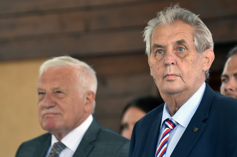 Opět spolu. Na Zemi živitelce se tradičně sešli prezident Miloš Zeman a bývalý prezident Miloš Zeman