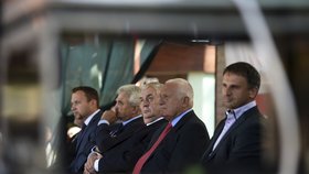 Zleva ministr zemědělství Marian Jurečka, předseda Senátu Milan Štěch, prezident Miloš Zeman a jeho předchůdce Václav Klaus navštívili 25. srpna mezinárodní výstavu Země živitelka v Českých Budějovicích. Výstava potrvá do 30. srpna.