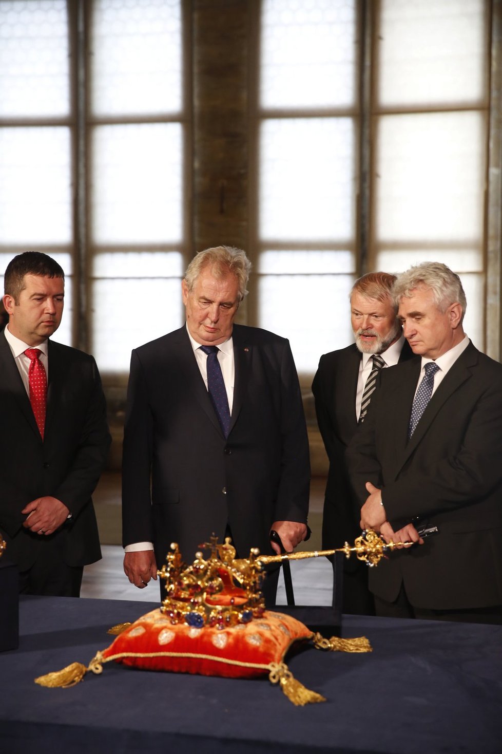 Prezident Zeman se Svatováclavskou korunou