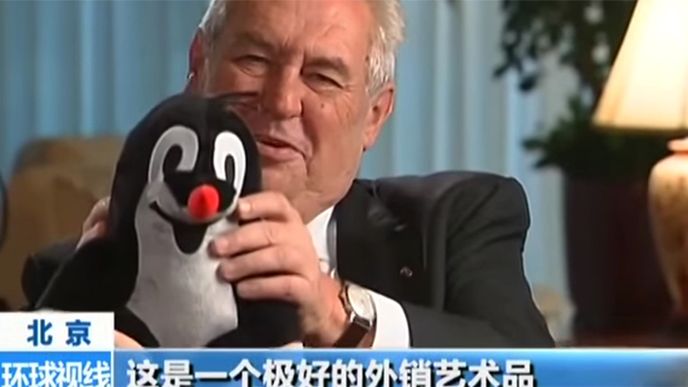 Miloš Zeman v čínské televizi.
