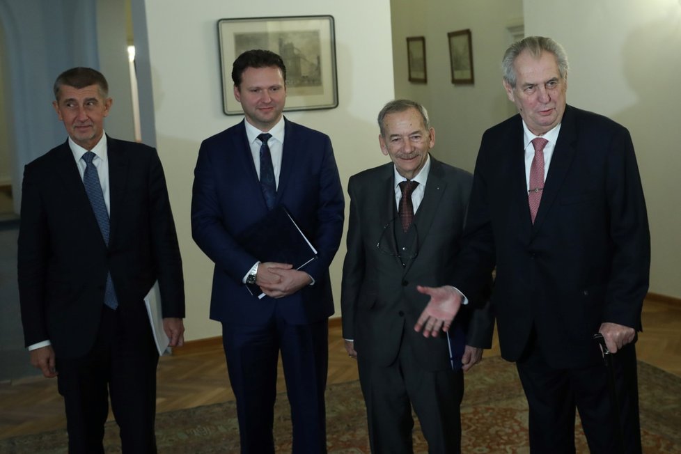 &#34;Mohli bychom si říkat velká čtyřka,&#34; přivítal prezident Miloš Zeman předsedu Senátu, Poslanecké sněmovny a premiéra na společné koordinační schůzce na Pražském hradě. (30. 1. 2019)