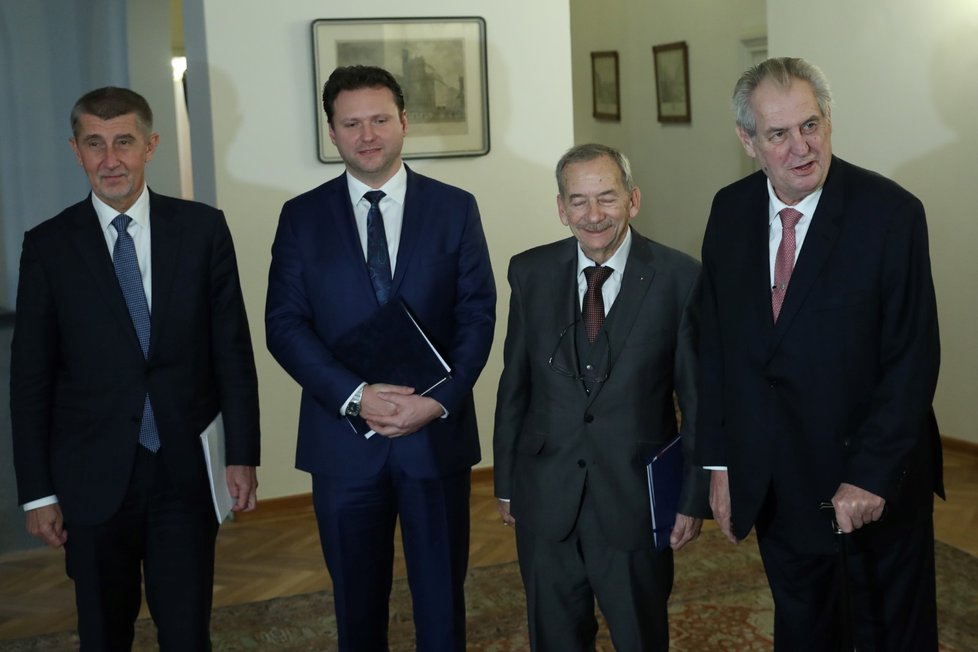 „Mohli bychom si říkat velká čtyřka,“ přivítal prezident Miloš Zeman předsedu Senátu, Poslanecké sněmovny a premiéra na společné koordinační schůzce na Pražském hradě. (30. 1. 2019).