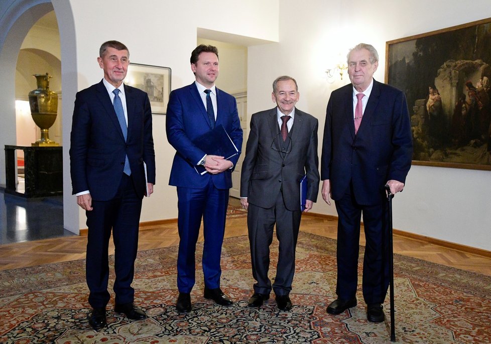Koordinační schůzka ústavních činitelů na Pražském hradě k zahraniční politice.