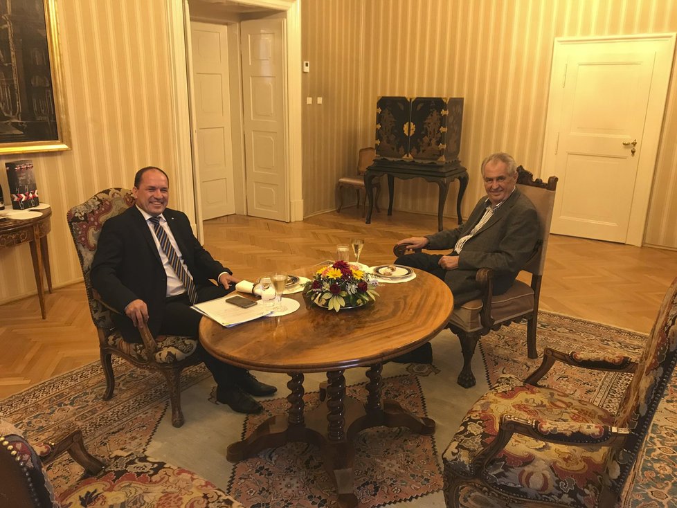 Prezident Zeman přijal na zámku v Lánech na jeho žádost předsedu KDU-ČSL Marka Výborného