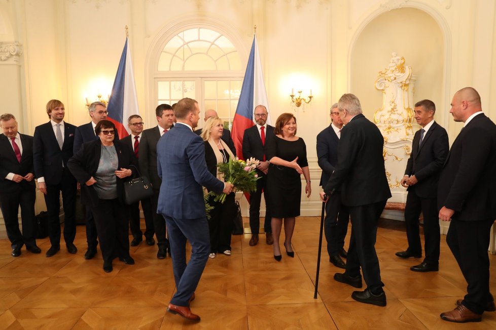 Prezident Miloš Zeman pozval do Lán na oběd celou vládu Andreje Babiše. Nakonec chyběla kvůli policejní šťáře na ministerstvu práce a sociálních věcí Jana Maláčová (ČSSD).