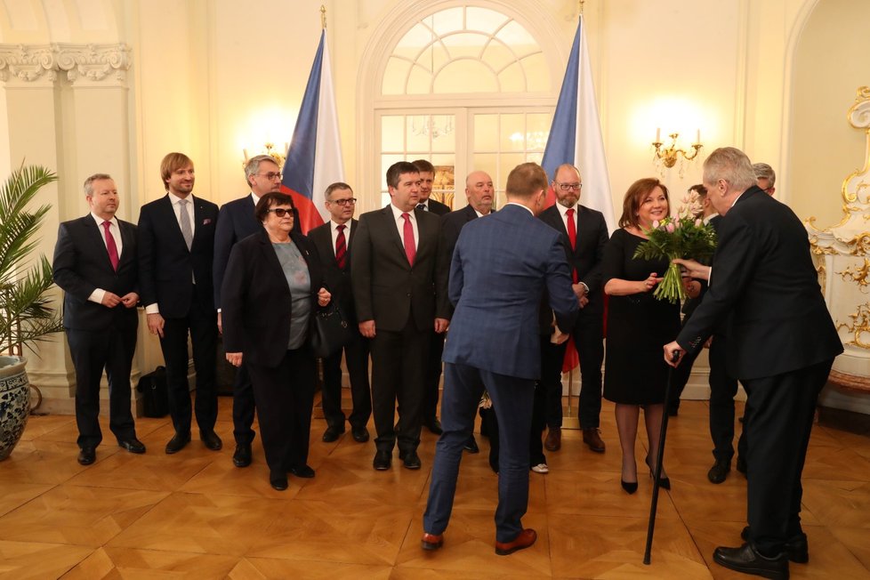 Prezident Miloš Zeman pozval do Lán na oběd celou vládu Andreje Babiše. Nakonec chyběla kvůli policejní šťáře na ministerstvu práce a sociálních věcí Jana Maláčová (ČSSD).