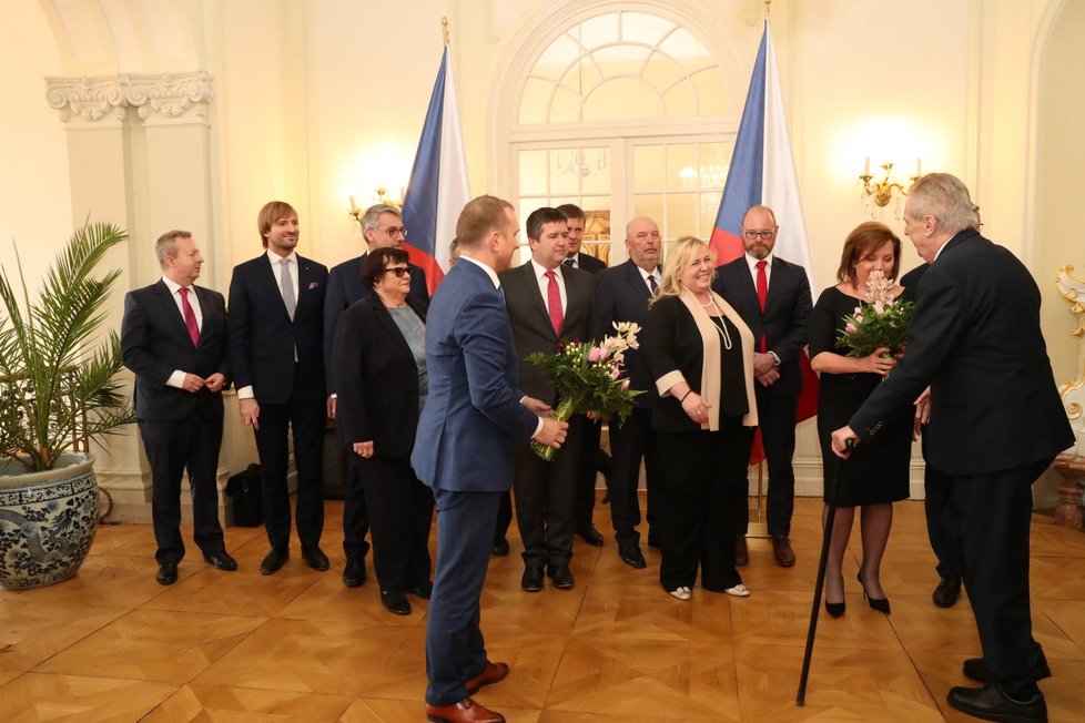 Prezident Miloš Zeman pozval do Lán na oběd celou vládu Andreje Babiše. Nakonec chyběla kvůli policejní šťáře na ministerstvu práce a sociálních věcí Jana Maláčová (ČSSD).