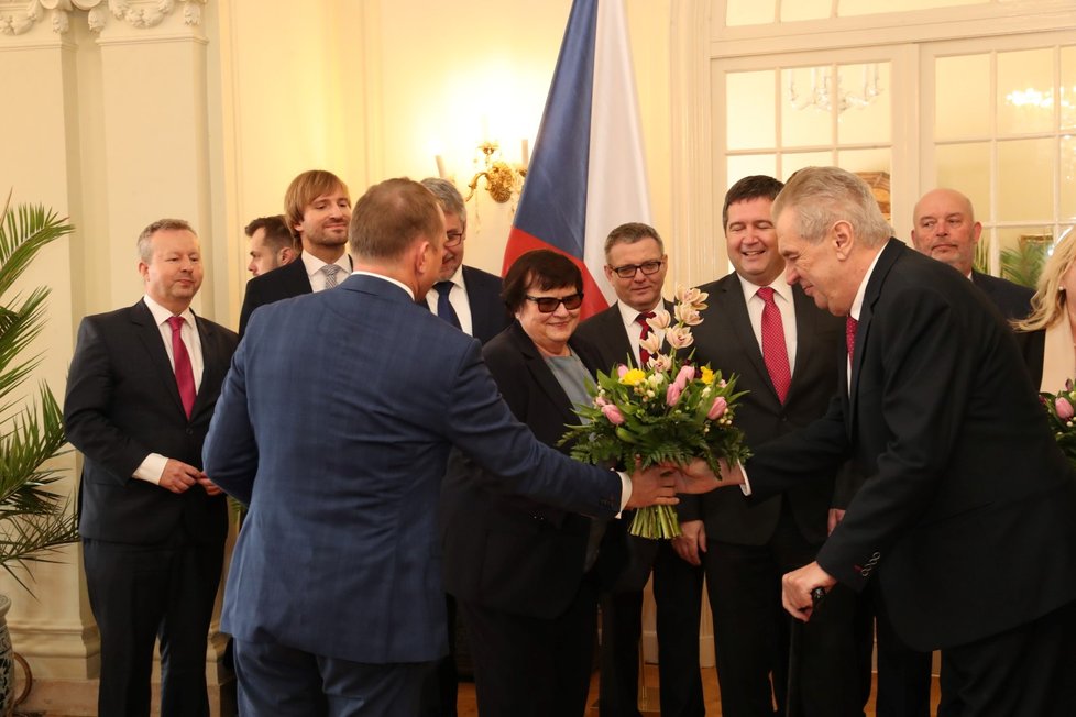 Prezident Miloš Zeman pozval do Lán na oběd celou vládu Andreje Babiše. Nakonec chyběla kvůli policejní šťáře na ministerstvu práce a sociálních věcí Jana Maláčová. (ČSSD)