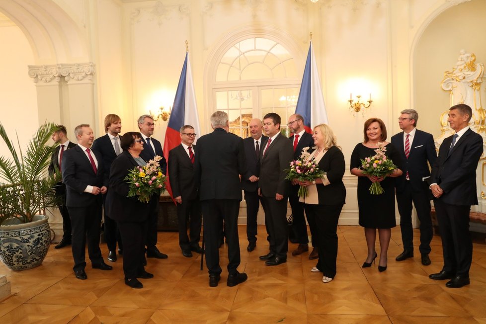 Prezident Miloš Zeman pozval do Lán na oběd celou vládu Andreje Babiše. Nakonec chyběla kvůli policejní šťáře na ministerstvu práce a sociálních věcí Jana Maláčová (ČSSD).