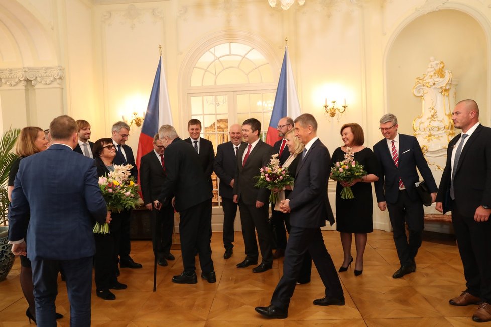 Prezident Miloš Zeman pozval do Lán na oběd celou vládu Andreje Babiše. Nakonec chyběla kvůli policejní šťáře na ministerstvu práce a sociálních věcí Jana Maláčová (ČSSD).