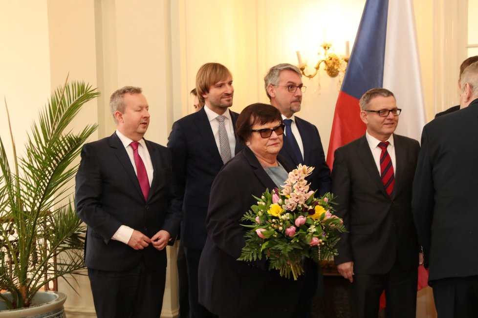 Prezident Miloš Zeman pozval do Lán na oběd celou vládu Andreje Babiše. Nakonec chyběla kvůli policejní šťáře na ministerstvu práce a sociálních věcí Jana Maláčová. (ČSSD).