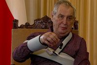 Zeman ortézu zatím nesundá, prezidenta čeká další kontrola. Vynechá i Sněmovnu o rozpočtu?