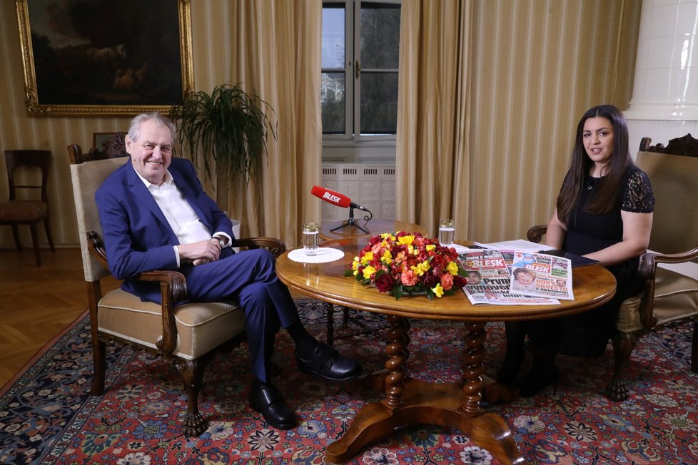 Miloš Zeman v Lánech při vysílání pořadu Blesk Zpráv S prezidentem v Lánech (11. 4. 2021)