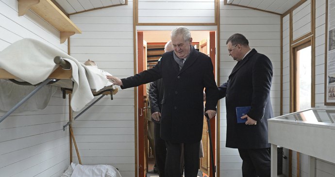 Legiovlak ve Stochově na Kladensku si přišel prohlédnout i prezident Miloš Zeman.