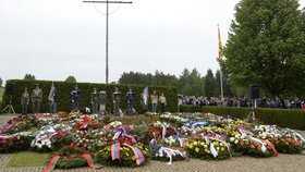 74. výročí vyhlazení obce Lidice nacistickými vojáky. 11. června se pietní vzpomínky zúčastnil prezident Zeman i další politici.