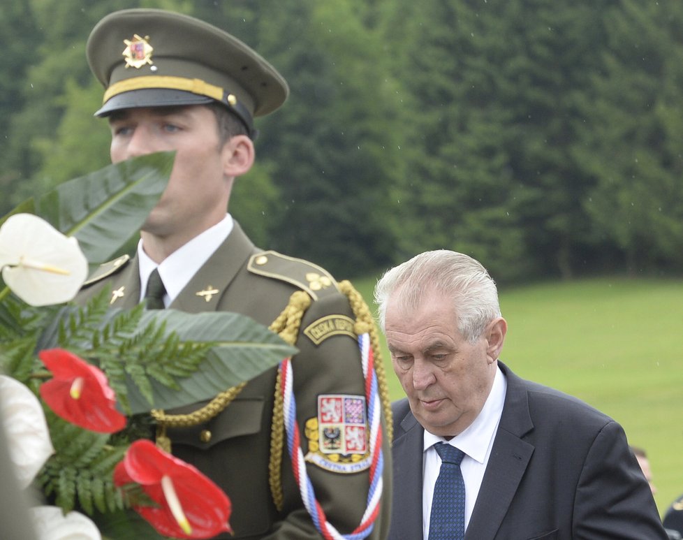 Prezident Miloš Zeman se 11. června v Lidicích na Kladensku zúčastnil pietní vzpomínky k 74. výročí vyhlazení obce nacistickými vojáky.