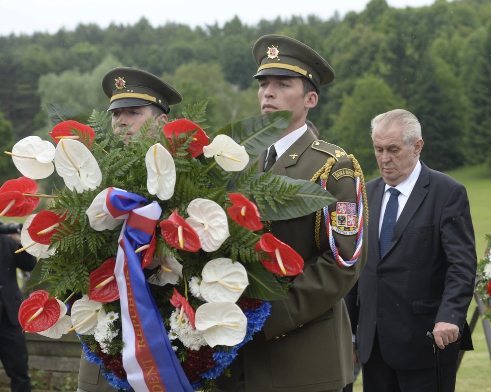 Prezident Miloš Zeman se 11. června v Lidicích na Kladensku zúčastnil pietní vzpomínky k 74. výročí vyhlazení obce nacistickými vojáky.