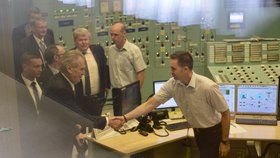 Zeman okukoval atomovou elektrárnu a rozpovídal se o charismatickém vůdci Orbánovi.