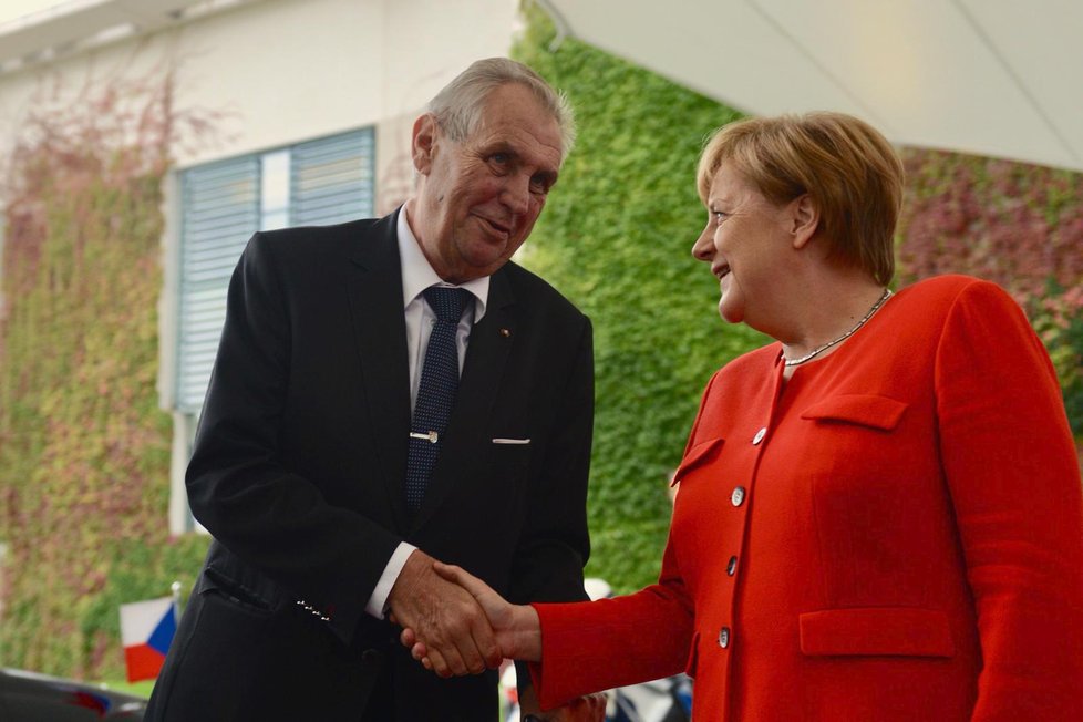 Miloš Zeman s Angelou Merkelovou v Berlíně