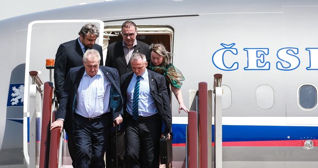 Hádka po smrti Zemanova lékaře: „Sv*ně,“ bouřil Ovčáček kvůli odletu letadla z Číny