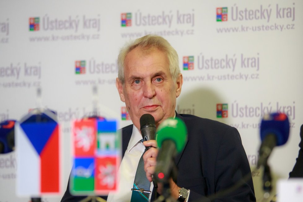 Prezident Miloš Zeman se nechal slyšet, že k ústavě přistupuje tvůrčím způsobem.