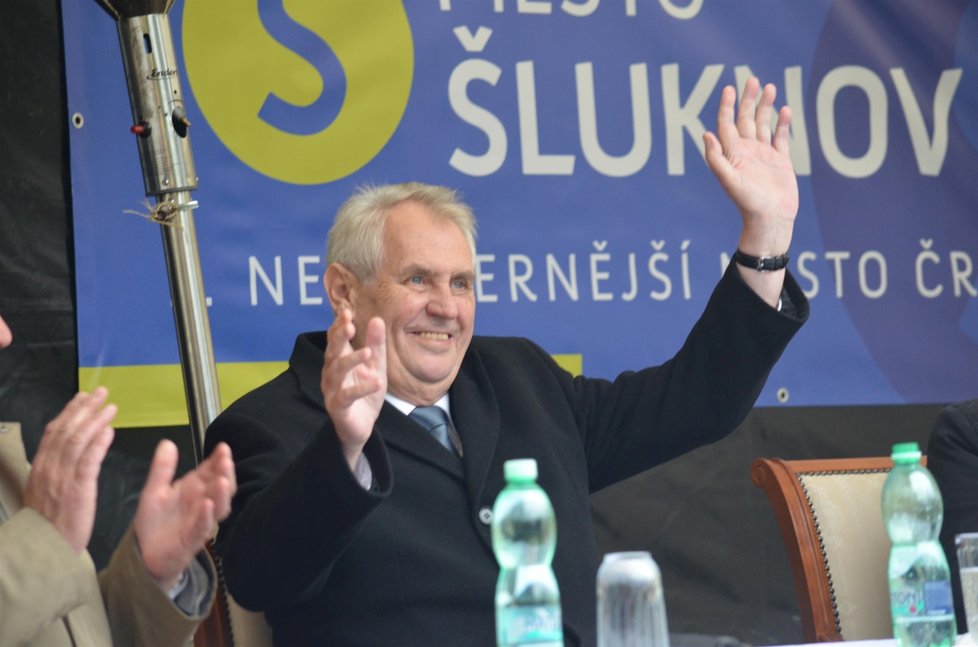 Miloš Zeman stráví vánoční svátky s rodinou na zámku v Lánech