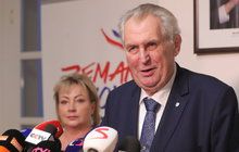 Zeman nemocen? Kdepak, plaval...