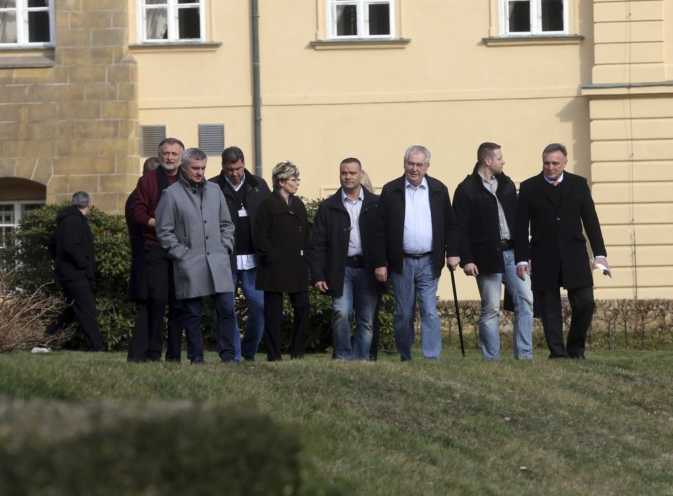 Miloš Zeman během otevírání opraveného skleníku u lánského zámku.