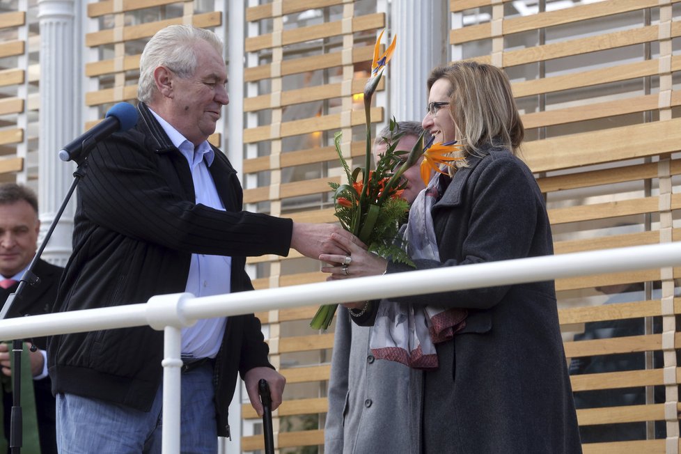 Miloš Zeman během otevírání opraveného skleníku u lánského zámku