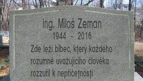 Lidová tvořivost už dotáhla Zemanův náhrobek do finální podoby.
