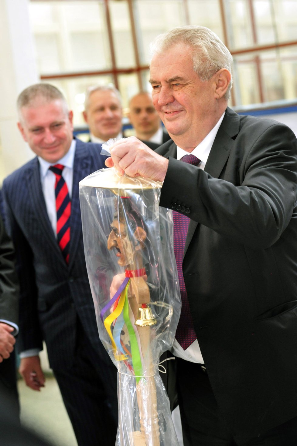 Prezident Miloš Zeman přebírá na Karlovarsku vozembouch