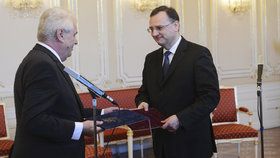 Prezident Miloš Zeman a expremiér Petr Nečas na Hradě. Dvojice na snímku z doby předávání demise.