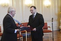 Prezident Zeman přijal expremiéra Nečase. Poděkoval mu za byznys s Čínou