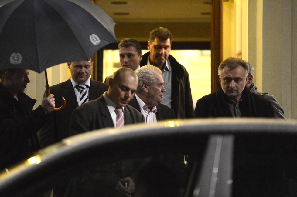 Miloš Zeman přijel Zemanovcům poděkovat do Hotelu Esplanade
