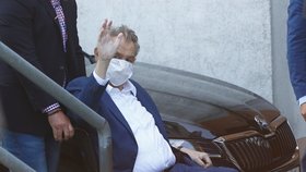 Prezident Miloš Zeman při příjezdu do Ústřední vojenské nemocnice v Praze (14. 9. 2021)