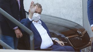 Prezident Miloš Zeman byl propuštěn z nemocnice. Na „rekondičním“ pobytu strávil týden