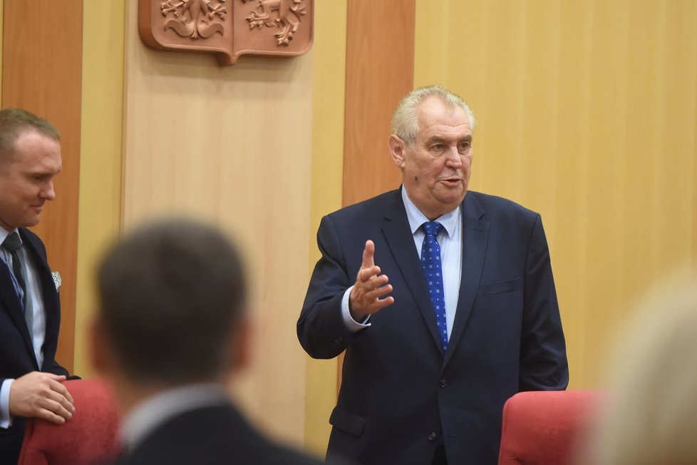 Miloš Zeman se sešel s nově zvolenými krajskými zastupiteli Moravskoslezského kraje. Uvítal ho ale odcházející hejtman Miroslav Novák (ČSSD).