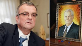 Miroslav Kalousek instaloval Zemanův portrét v poslaneckém klubu Topky a umístil před něj šipky, které také dostal k narozeninám