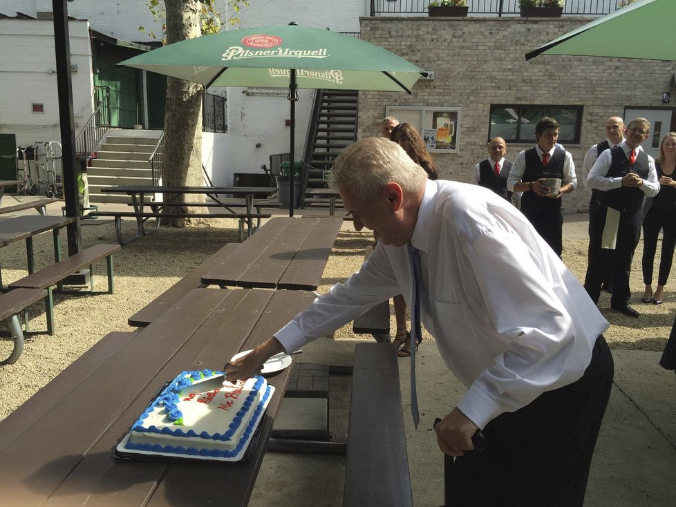 Miloš Zeman v New Yorku předčasně slavil 72. narozeniny.