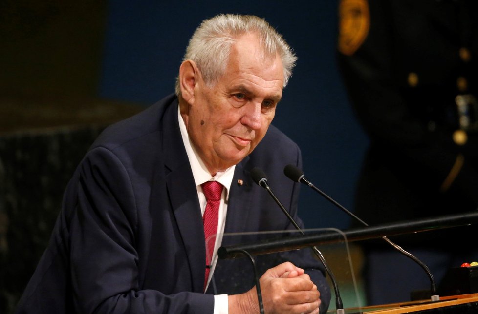 Prezident Miloš Zeman v pondělí jmenoval do funkce 12 rektorů veřejných vysokých škol a univerzit.