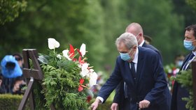 Prezident Miloš Zeman uctil památku mužů, žen i dětí ze starých Lidic. Spolu s dalšími ústavními činiteli se účastnil 75. výročí (10.6.2020).