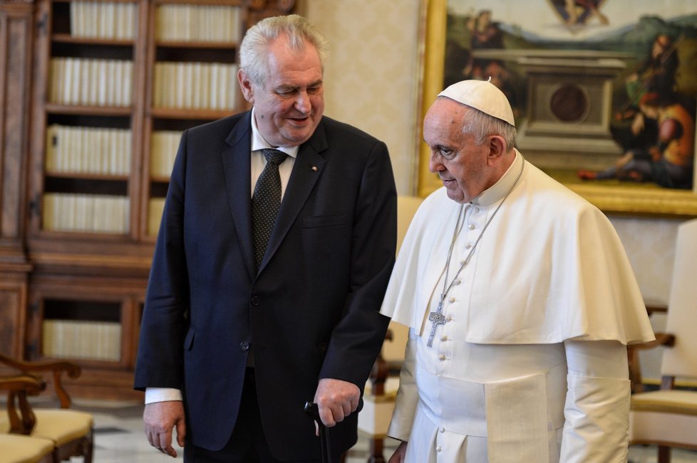 Miloš Zeman s manželkou Ivanou a českou delegací navštívili papeže Františka.