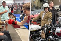 Prezidenti a sport: Pavel v saku na motorce, Zeman vyrazil na box. Co měli společné?