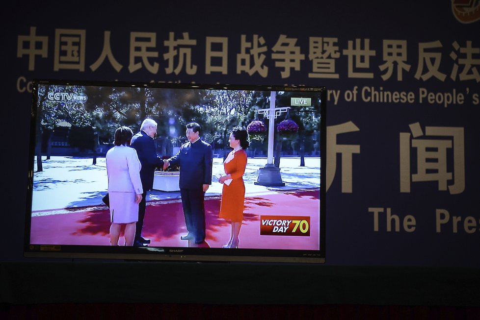 Čínský prezidenstký pár vítá Miloše Zemana a jeho manželku Ivanu
