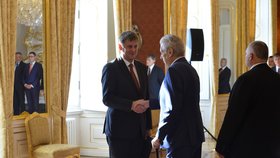 Prezident Miloš Zeman jmenoval Tomáše Petříčka ministrem zahraničí, byl u toho i premiér Andrej Babiš (16. 10. 2018)