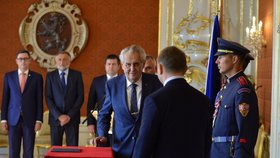 Prezident Miloš Zeman jmenoval Tomáše Petříčka ministrem zahraničí, byl u toho i premiér Andrej Babiš (16. 10. 2018).
