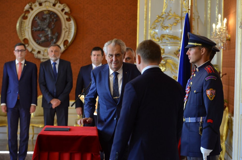 Prezident Miloš Zeman jmenoval Tomáše Petříčka ministrem zahraničí, byl u toho i premiér Andrej Babiš (16. 10. 2018)