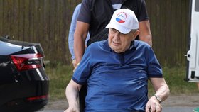 Exprezident Miloš Zeman znovu vyplul ve svém legendárním žlutém člunu, 28.7.2026