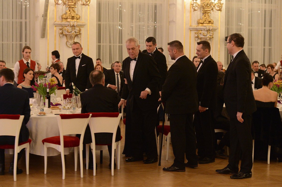 Na Pražském hradě se včera konal 3. charitativní ples