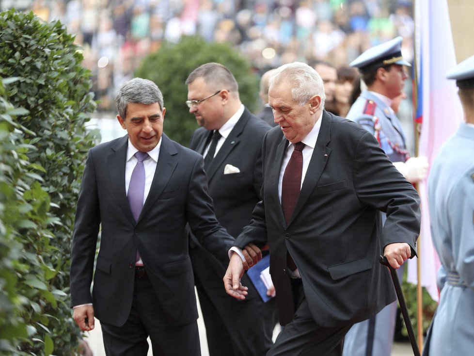 Prezident Miloš Zeman přivítal na Pražském hradě svého bulharského protějška Rosena Plevnelieva.